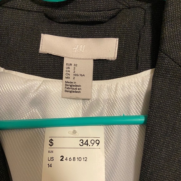H&M women’s fitted blazer in Smokey gray - Picture 3 of 6